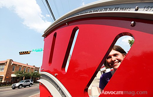 d magazine portrays oak cliff sculpture as bad public art